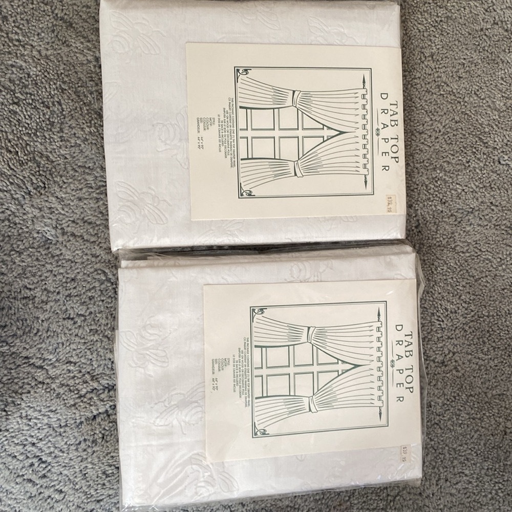 Sheer Drapes (1 panel each pack), bumble bee pattern.